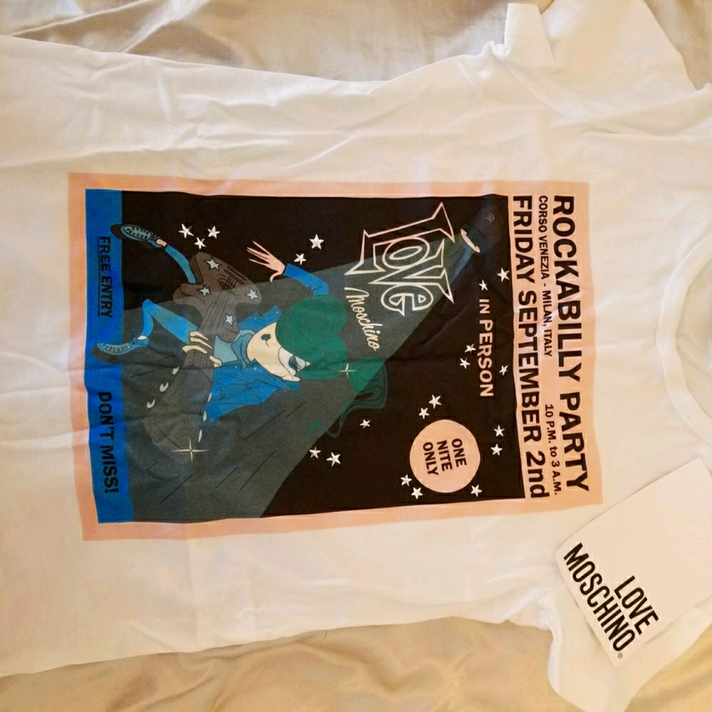 DISCOUNTED SHIPPING- NWT Love Moschino T shirt
